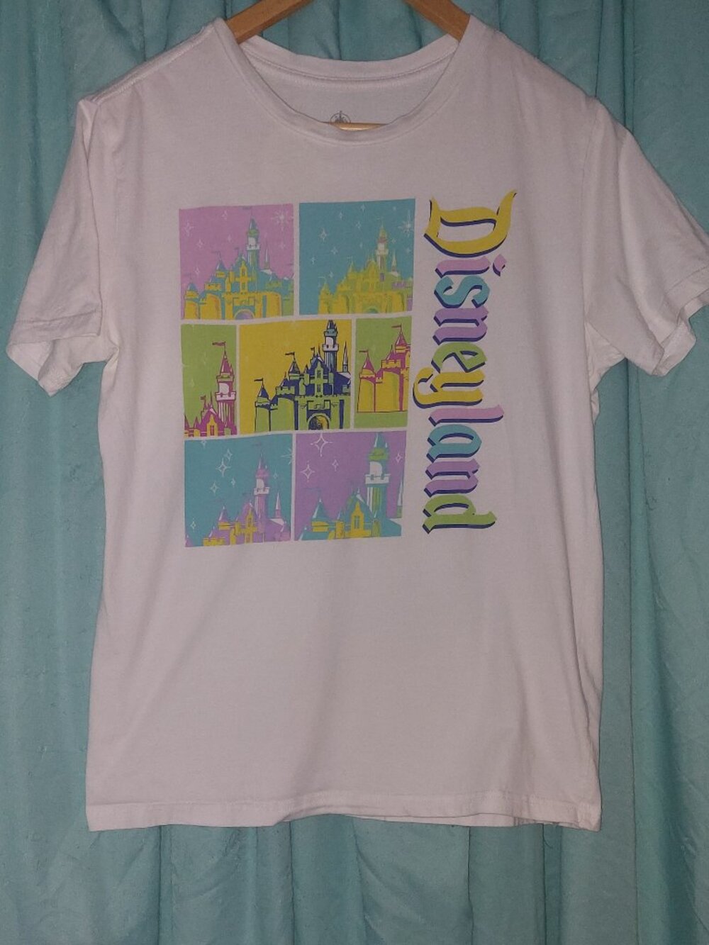 Disney: Disneyland Neon Castle Silhouette T-Shirt Small